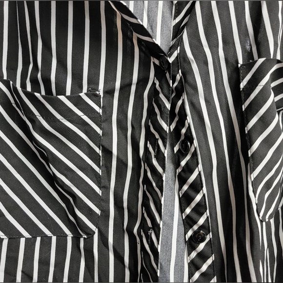 Pinstripe button down B&W - Picture 2 of 5